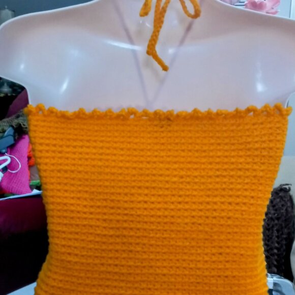 CROP TOP (SML) - Picture 2 of 2